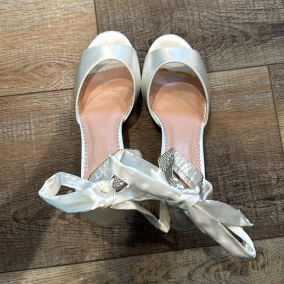 White Rhinestone strappy Heel - Picture 5 of 7